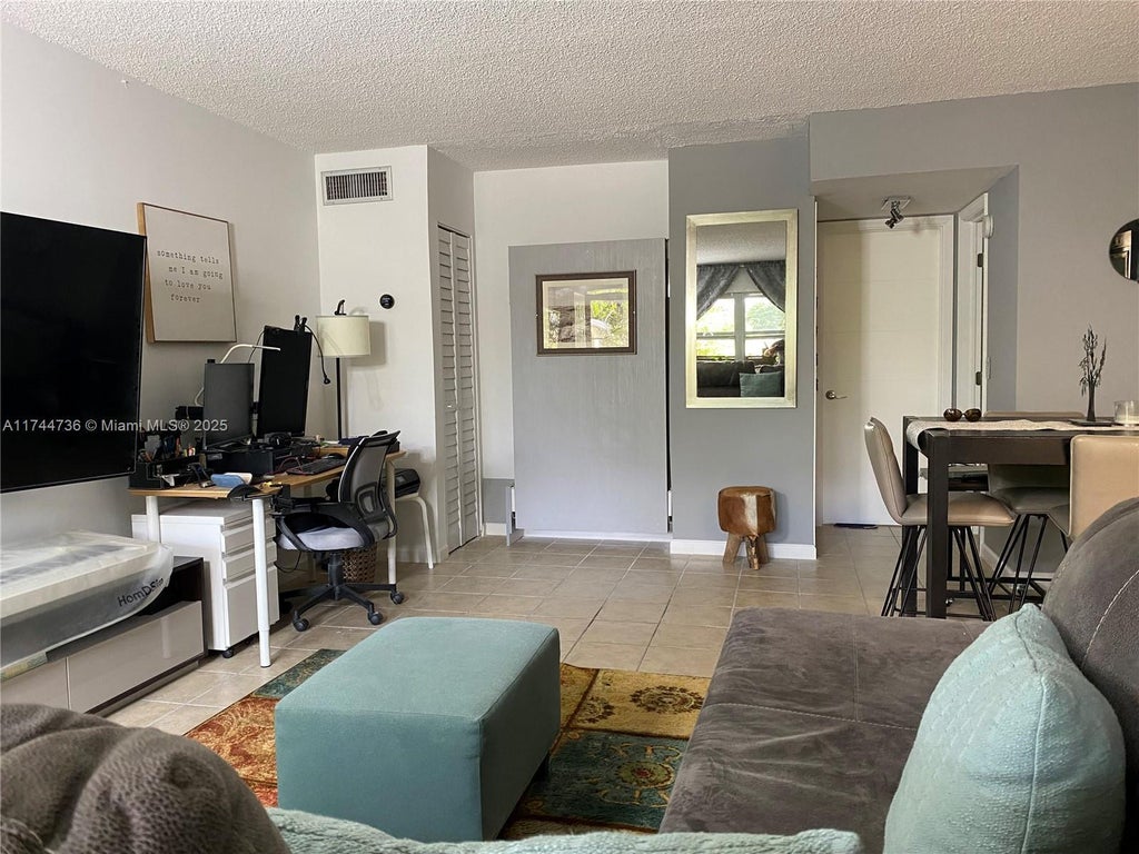 1425 Arthur St 115b, Hollywood