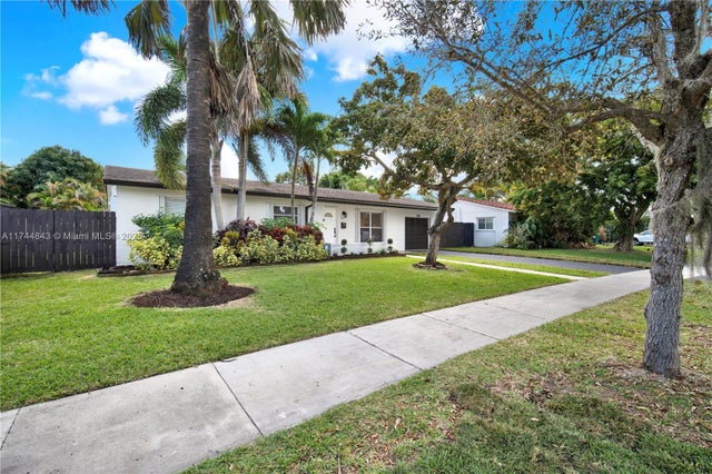 1 of 36 - 9312 Sw 182nd St, Palmetto Bay, FL
