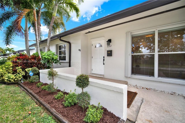 2 of 36 - 9312 Sw 182nd St, Palmetto Bay, FL