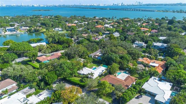 4 of 36 - 550 Pidgeon Plum Ln, Miami, FL