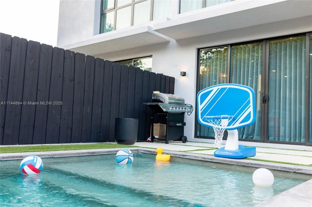 3 of 61 - 414 Nw 52nd St, Miami, FL