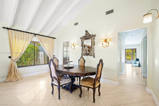 5 of 25 - 2061 Ne 207th St, Miami, FL