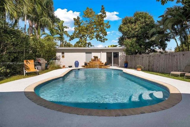 2 of 39 - 461 Ne 115th St, Miami, FL