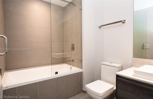 5 of 14 - 1080 Brickell Ave 3205, Miami, FL