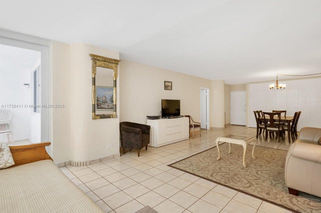 2 of 15 - 5005 Collins Ave 724, Miami Beach, FL