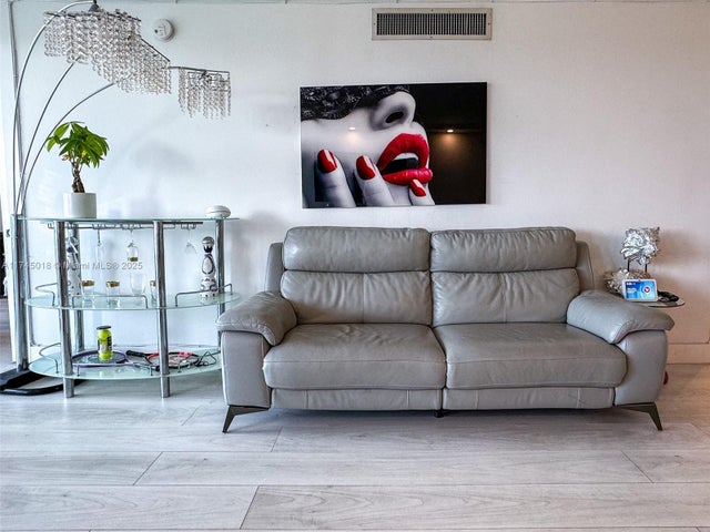 4 of 33 - 100 Bayview Dr 721, Sunny Isles Beach, FL