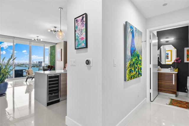 4 of 59 - 2020 N Bayshore Dr 1708, Miami, FL
