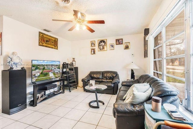 3 of 34 - 6370 Park St, Hollywood, FL