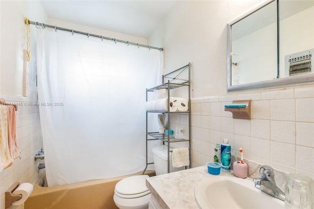 4 of 34 - 6370 Park St, Hollywood, FL