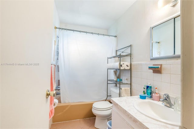 5 of 34 - 6370 Park St, Hollywood, FL