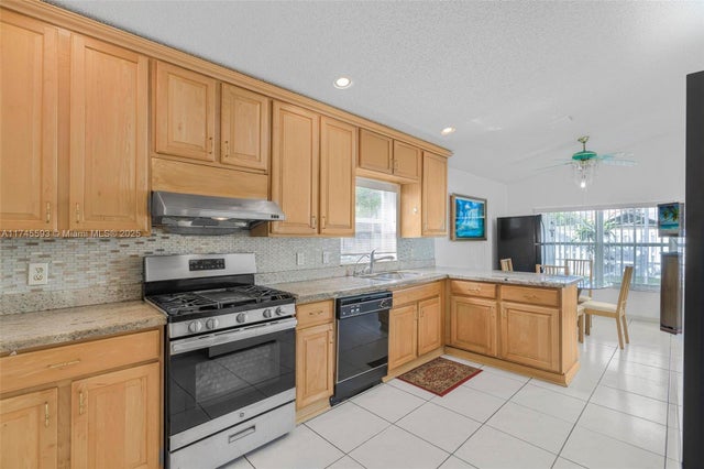 4 of 28 - 13275 Nw 15th St, Pembroke Pines, FL