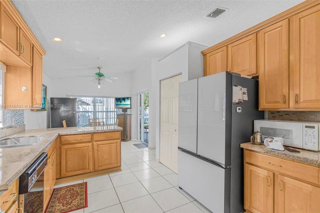 5 of 28 - 13275 Nw 15th St, Pembroke Pines, FL