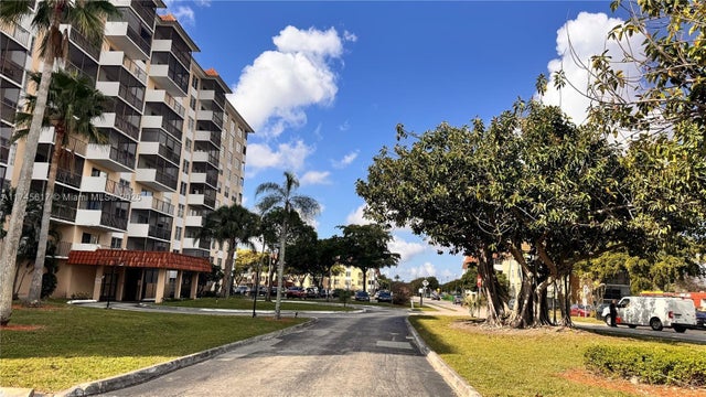 1 of 21 - 4174 Inverrary Dr 906, Lauderhill, FL