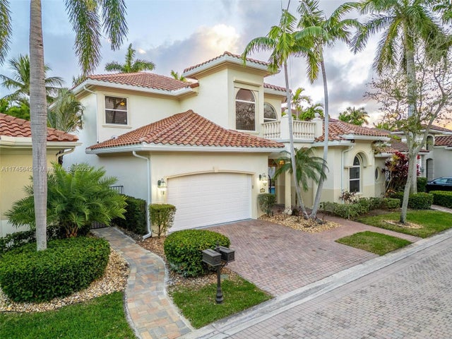 1 of 73 - 920 Captiva Dr, Hollywood, FL