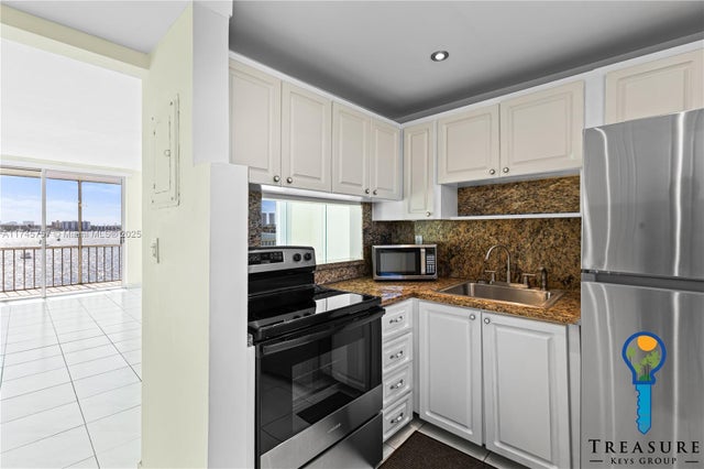 3 of 17 - 2910 Point East Dr M511, Aventura, FL