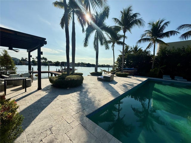 2 of 24 - 1670 Daytonia Rd, Miami Beach, FL