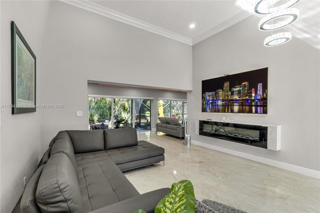 3 of 27 - 5601 White Cedar Ln, Tamarac, FL
