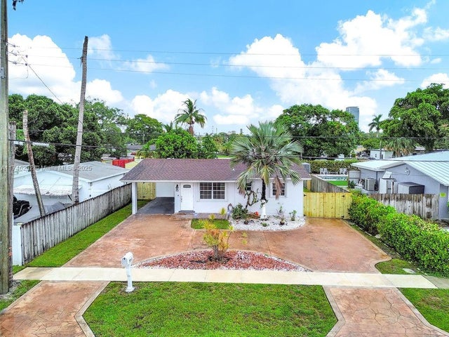 1 of 24 - 713 Sw 6th Ave, Hallandale Beach, FL