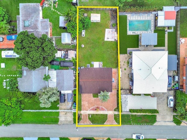 3 of 24 - 713 Sw 6th Ave, Hallandale Beach, FL