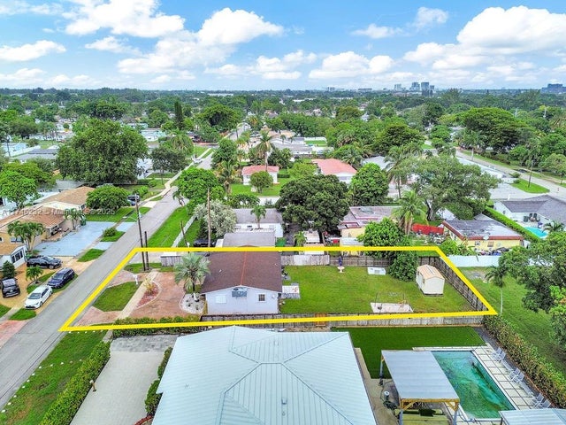 4 of 24 - 713 Sw 6th Ave, Hallandale Beach, FL