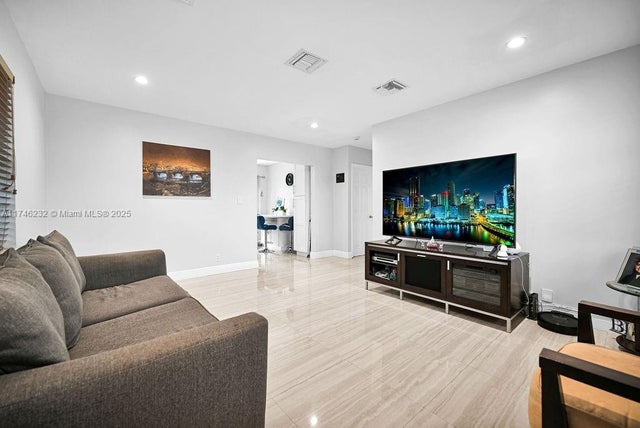 5 of 24 - 713 Sw 6th Ave, Hallandale Beach, FL