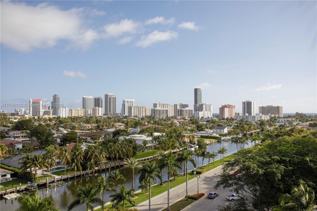 2 of 19 - 3600 Yacht Club Dr 902, Aventura, FL