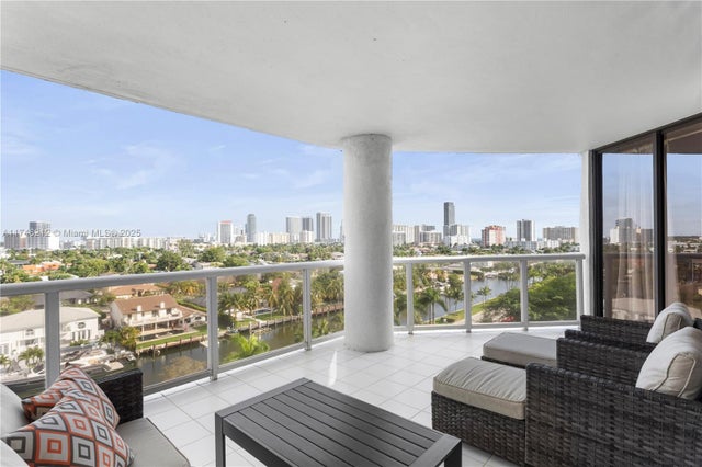 3 of 19 - 3600 Yacht Club Dr 902, Aventura, FL