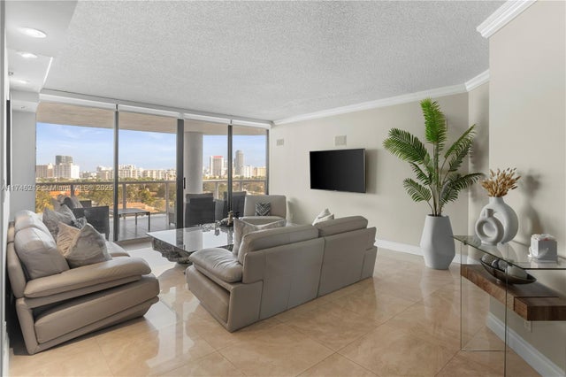 5 of 19 - 3600 Yacht Club Dr 902, Aventura, FL