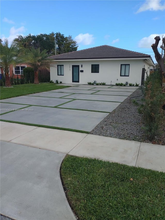 2 of 24 - 1819 Ne 182nd St, North Miami Beach, FL