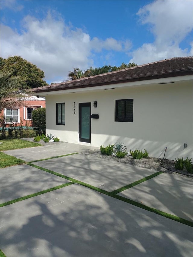 4 of 24 - 1819 Ne 182nd St, North Miami Beach, FL