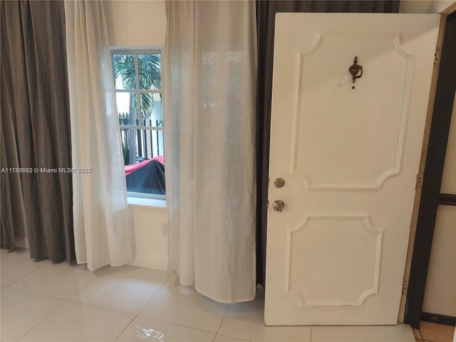 4 of 10 - 750 Pennsylvania Ave 1, Miami Beach, FL
