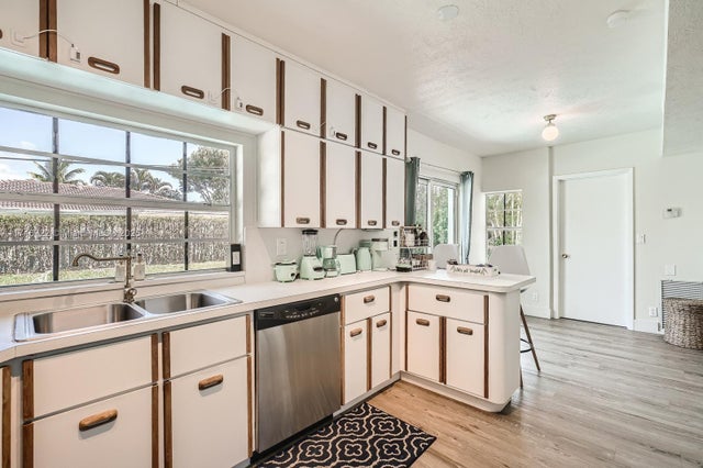 5 of 21 - 3830 Ne 22nd Ter, Lighthouse Point, FL