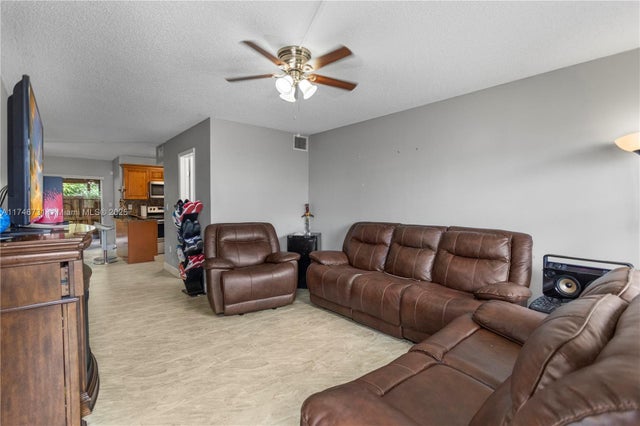 4 of 21 - 3662 Sw 59th Avenue 2, Davie, FL