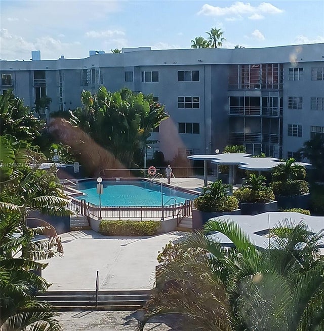 4 of 43 - 873 Ne 195th St 307, Miami, FL