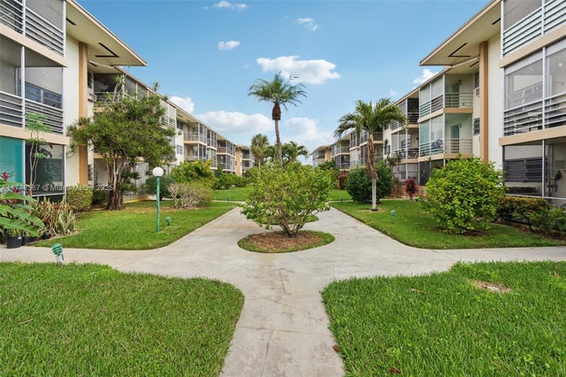 2 of 41 - 17090 Ne 14th Ave 205, Miami, FL