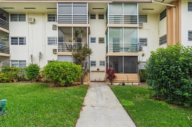 3 of 41 - 17090 Ne 14th Ave 205, Miami, FL