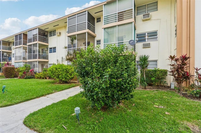 4 of 41 - 17090 Ne 14th Ave 205, Miami, FL