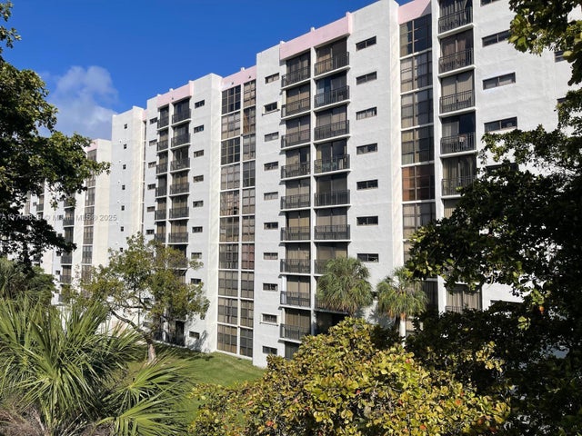 1 of 32 - 17011 N Bay Rd 507, Sunny Isles Beach, FL