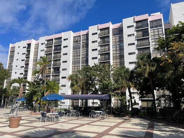 2 of 32 - 17011 N Bay Rd 507, Sunny Isles Beach, FL