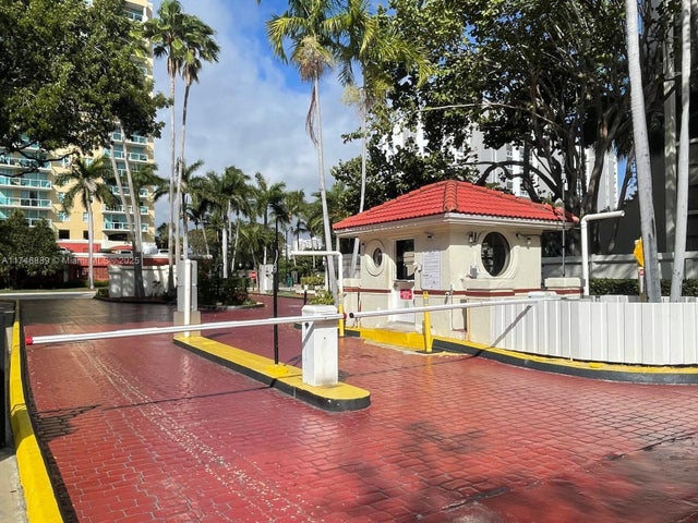 5 of 32 - 17011 N Bay Rd 507, Sunny Isles Beach, FL