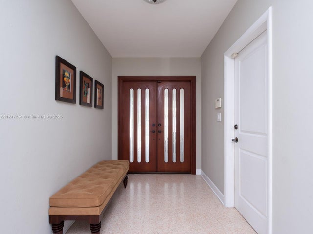 4 of 31 - 13205 Coronado Dr, North Miami, FL