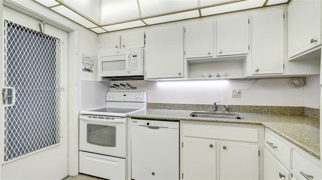 5 of 31 - 1101 Hillcrest Ct 103, Hollywood, FL