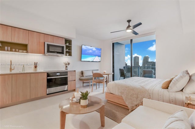 4 of 22 - 601 Ne 1st Ave 4406, Miami, FL