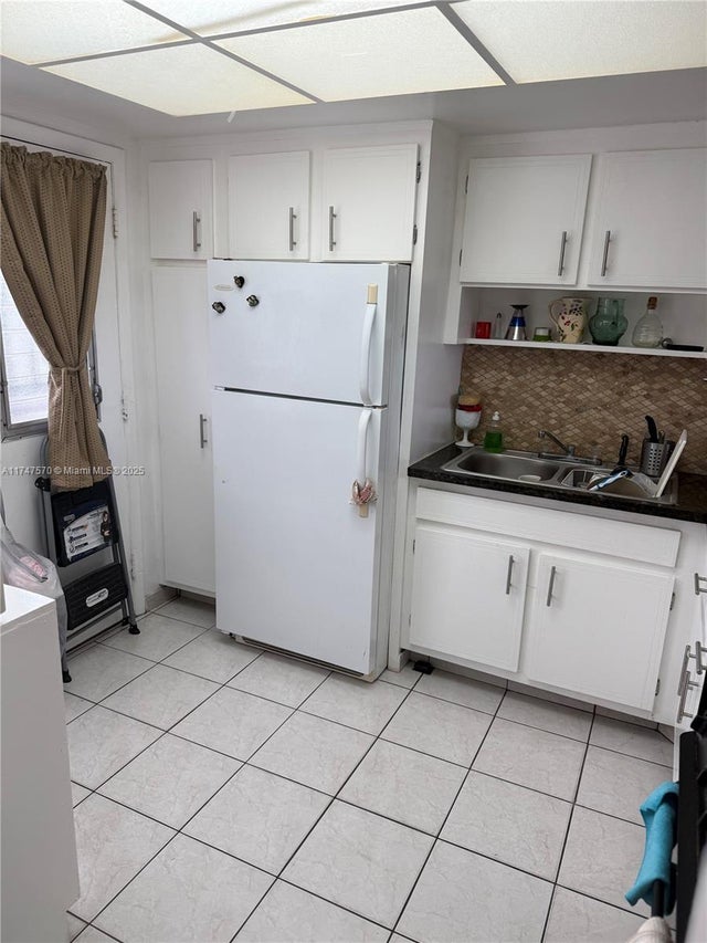 4 of 14 - 18555 Ne 14th Ave 618, Miami, FL