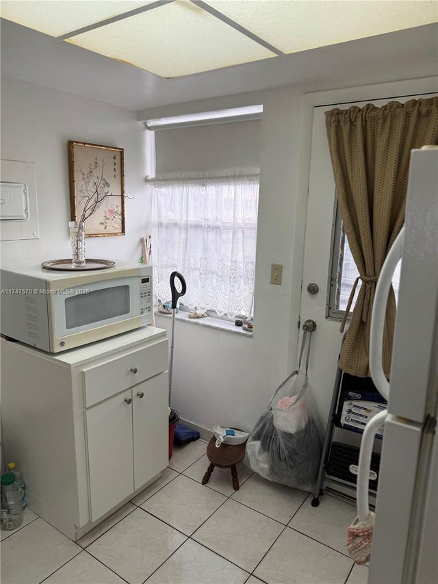 5 of 14 - 18555 Ne 14th Ave 618, Miami, FL