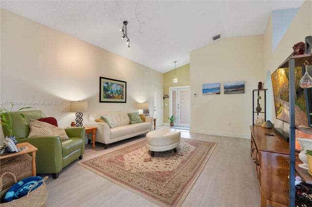 4 of 26 - 15430 Sw 143rd Ter, Miami, FL