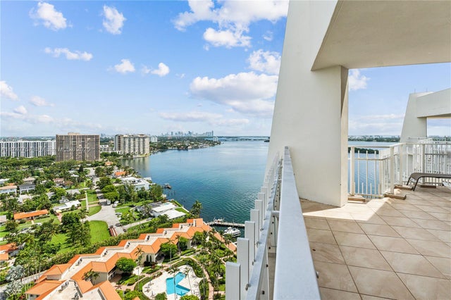 5 of 49 - 4000 Towerside Ter Ts3, Miami, FL