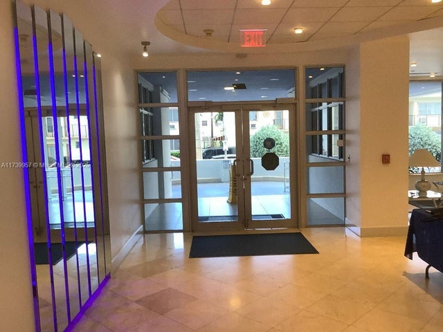 2 of 18 - 401 69th St 401, Miami Beach, FL