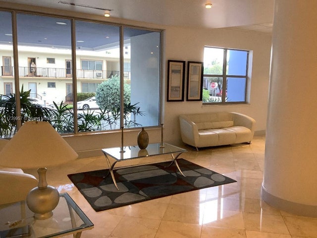 3 of 18 - 401 69th St 401, Miami Beach, FL