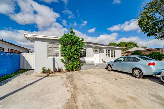 4 of 7 - 859 E 23rd St, Hialeah, FL
